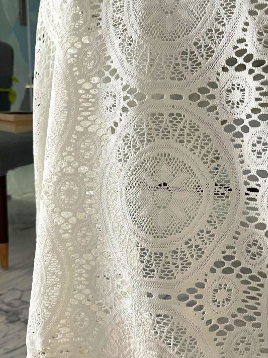 white Christmas table cover online in net and lace