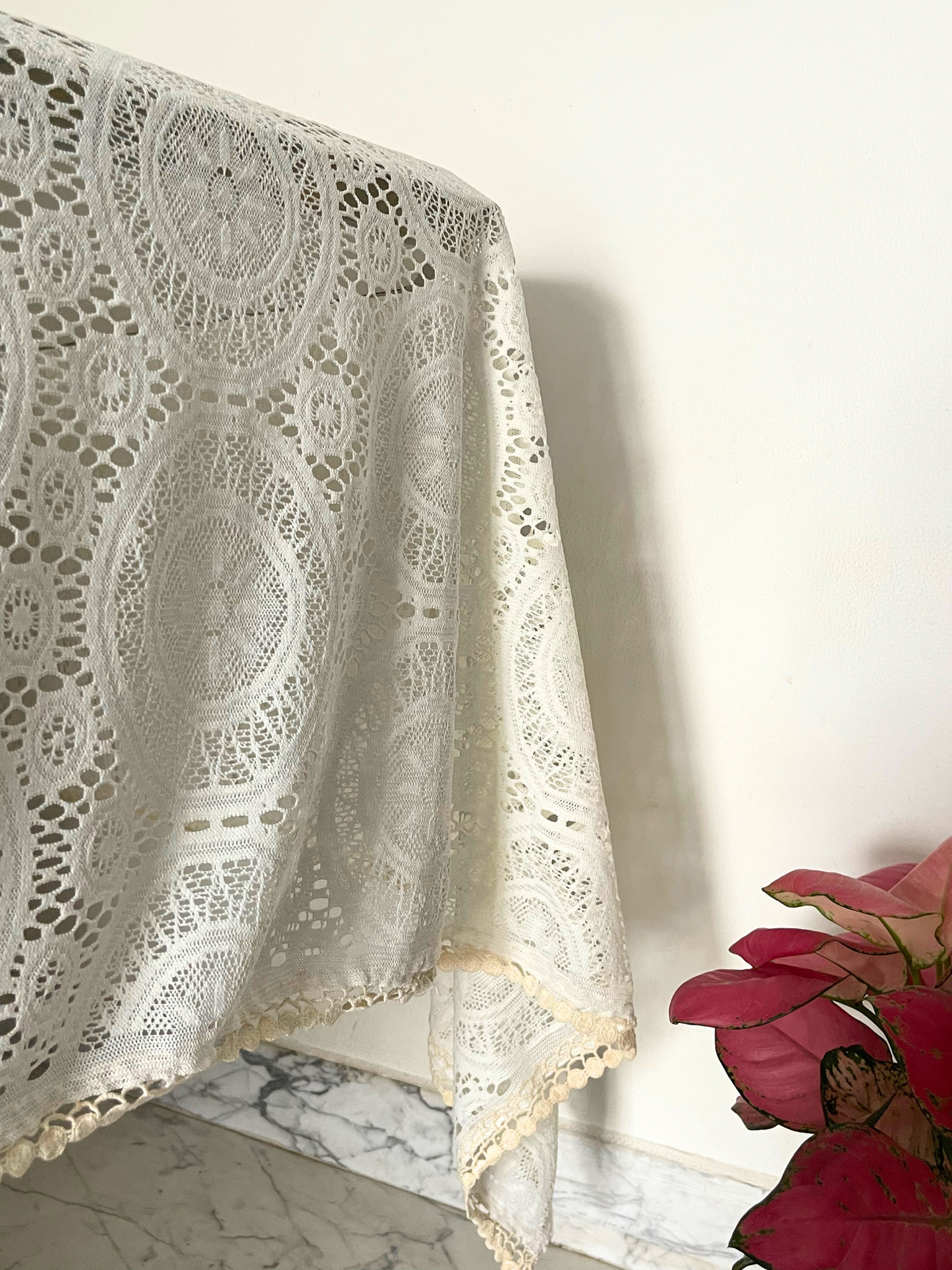 white net table cloth for 4 seater