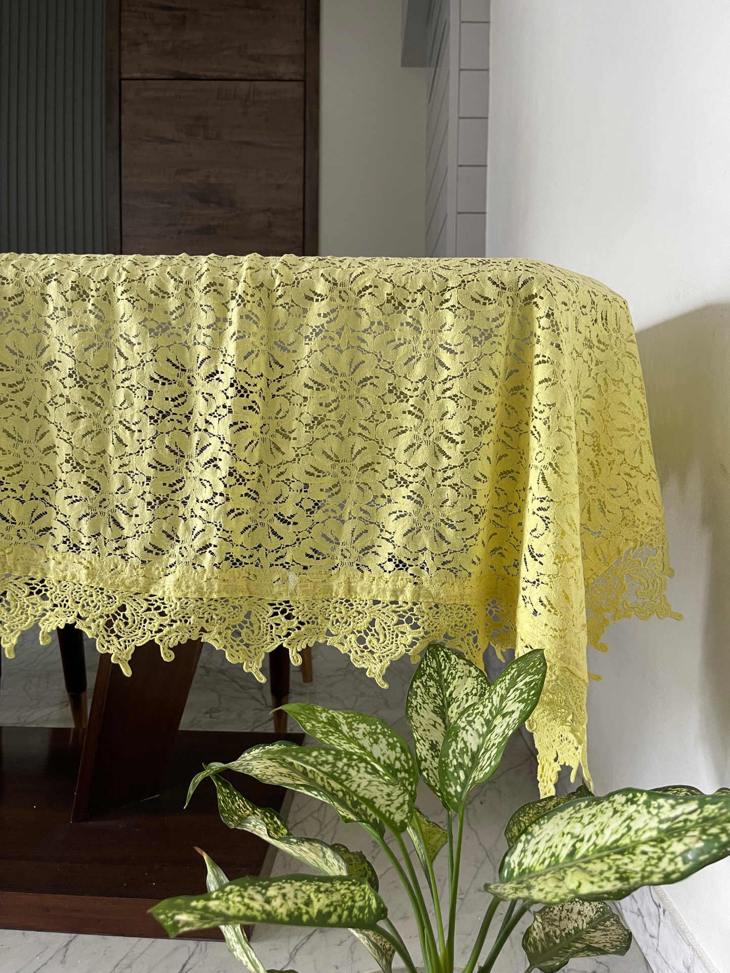 8 seater yellow table cloth with flower design