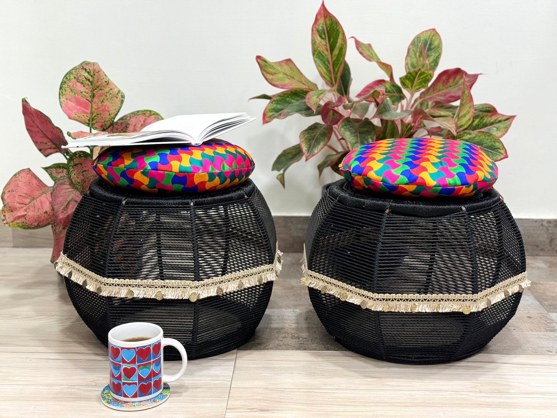 black mudda sitting stool