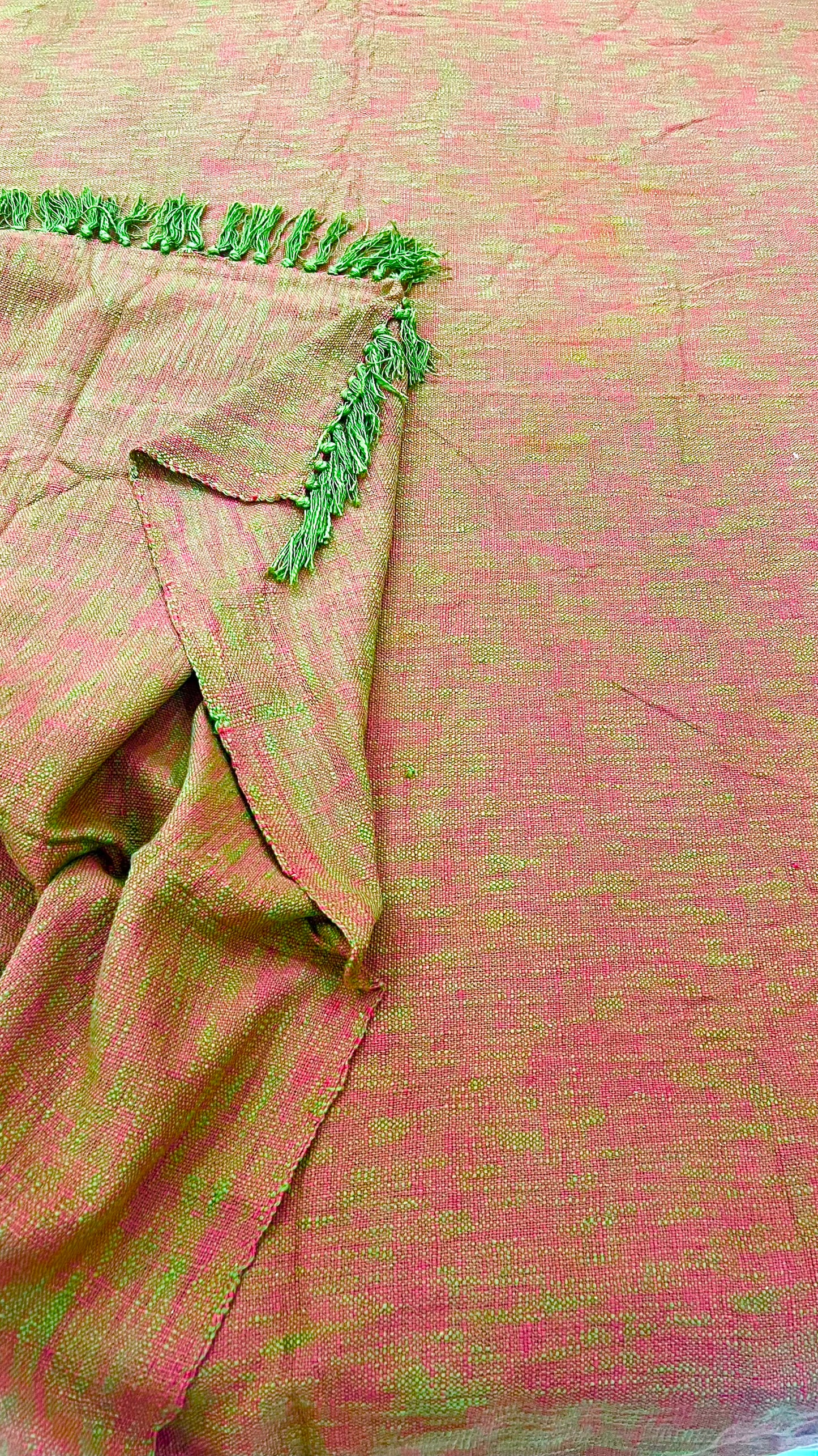 Day Break Handloom Double Bed Cover With Contrast Tassels