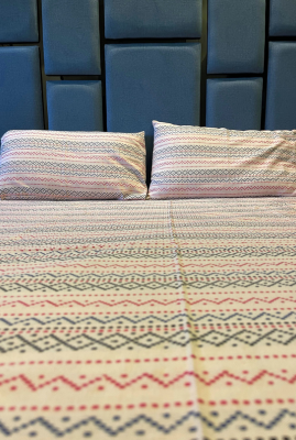 white handloom queen size bedspread with pillow covers