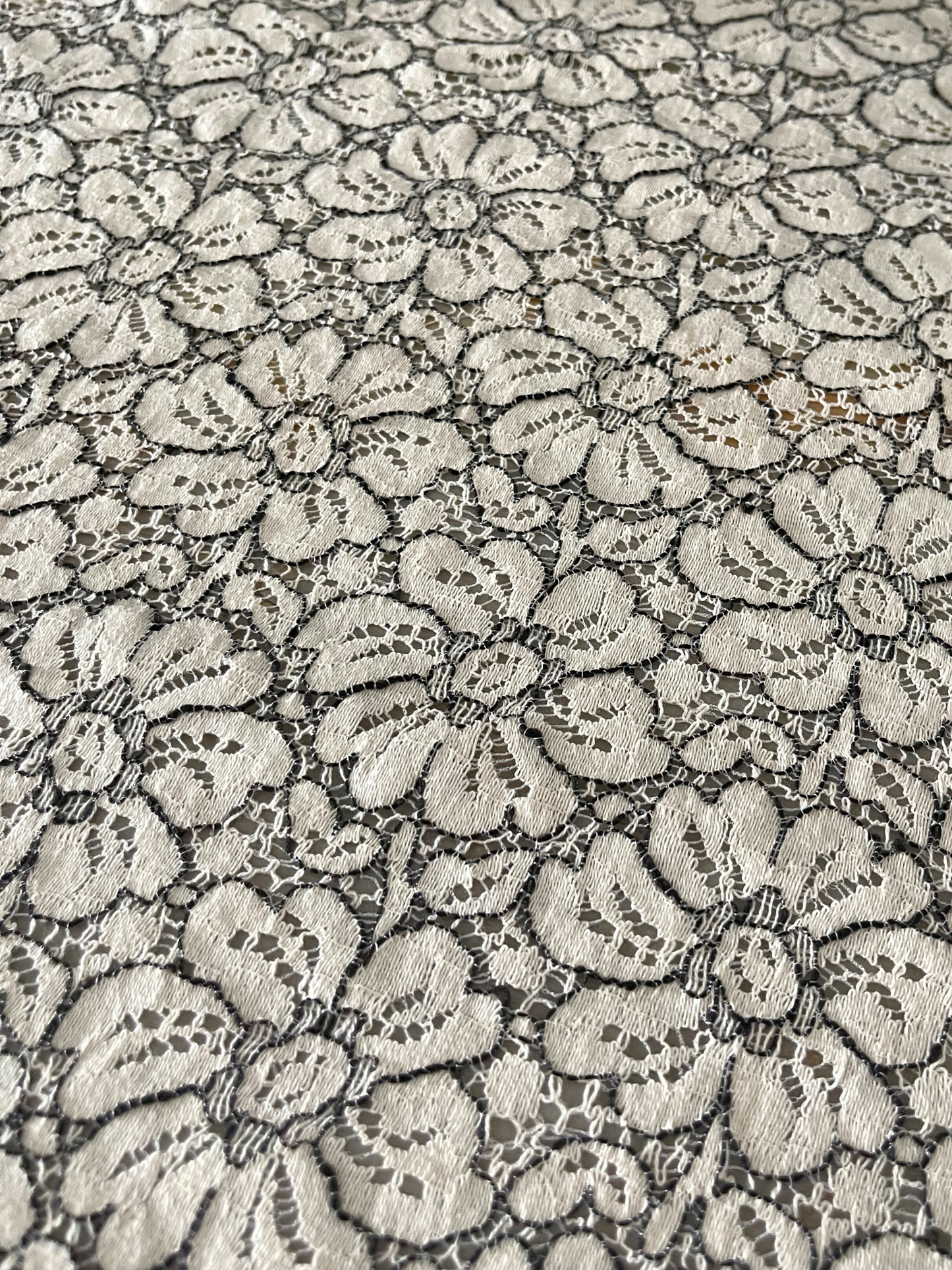 floral net table cloth in white for tabelscapes