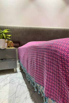 king size cotton bedcover in pink colour