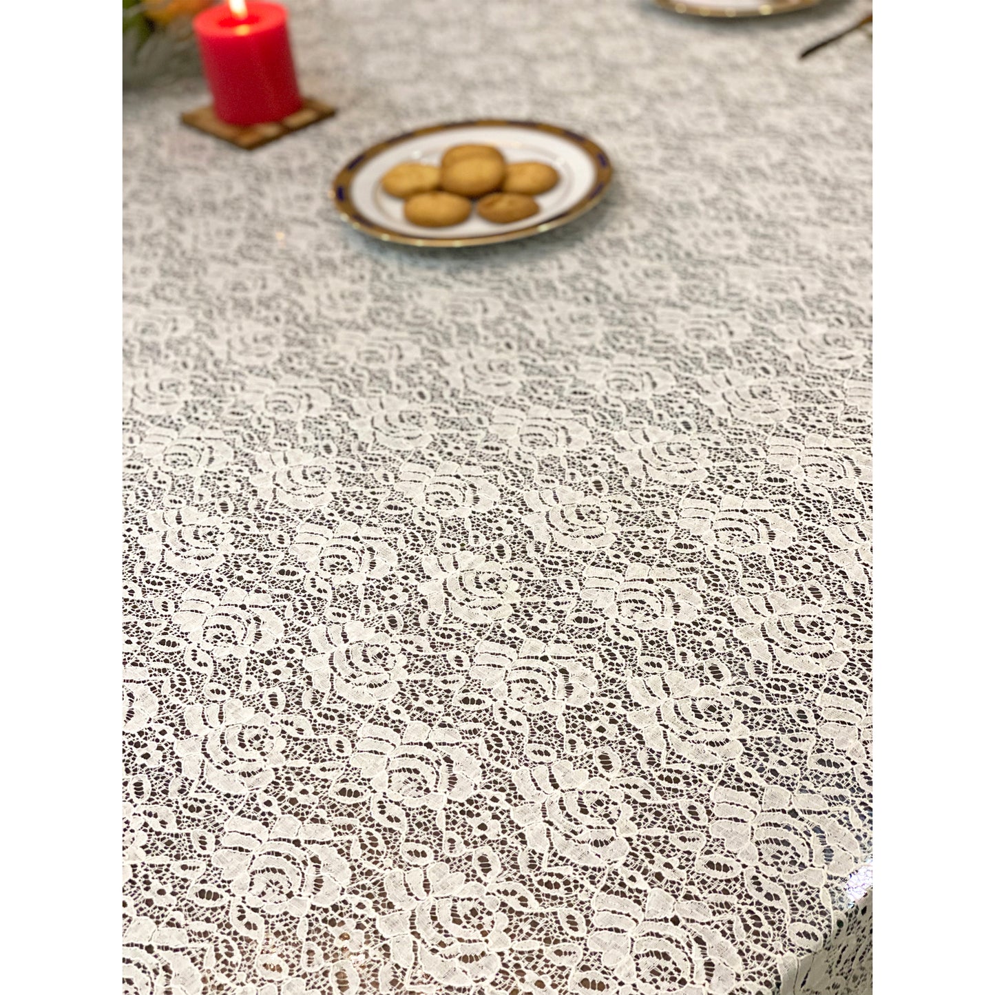 unique-victorian-style-white-centre-table-cloth-online