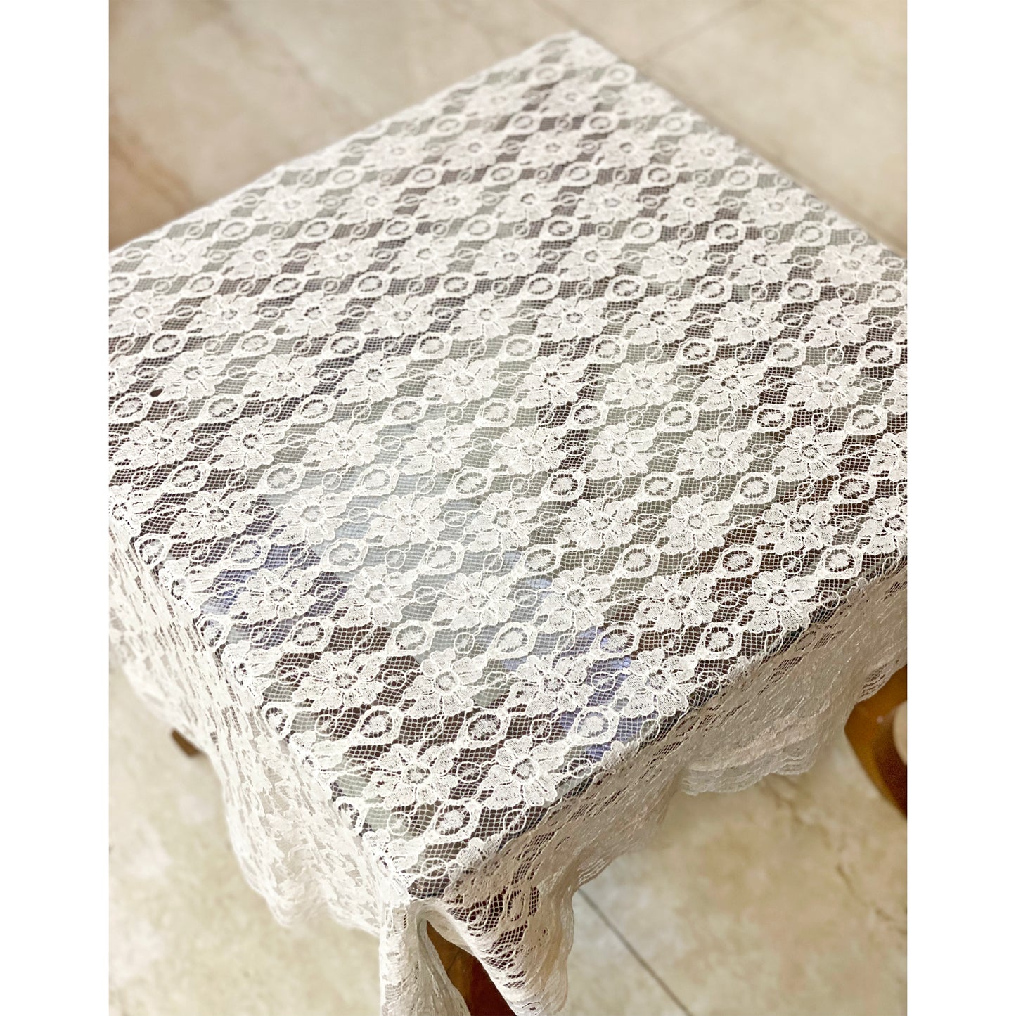centre table cloth cover in white net and lace