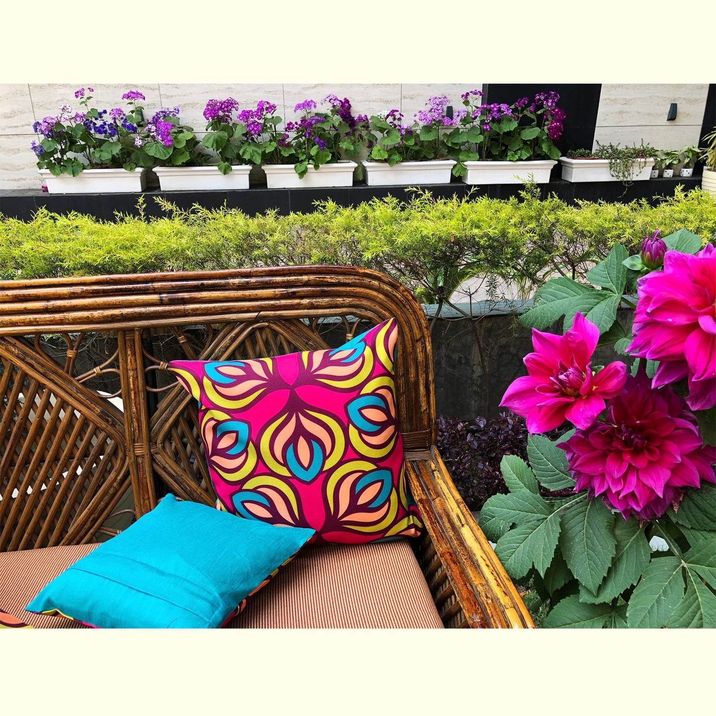 Zabarwan Tulips Cushion Cover