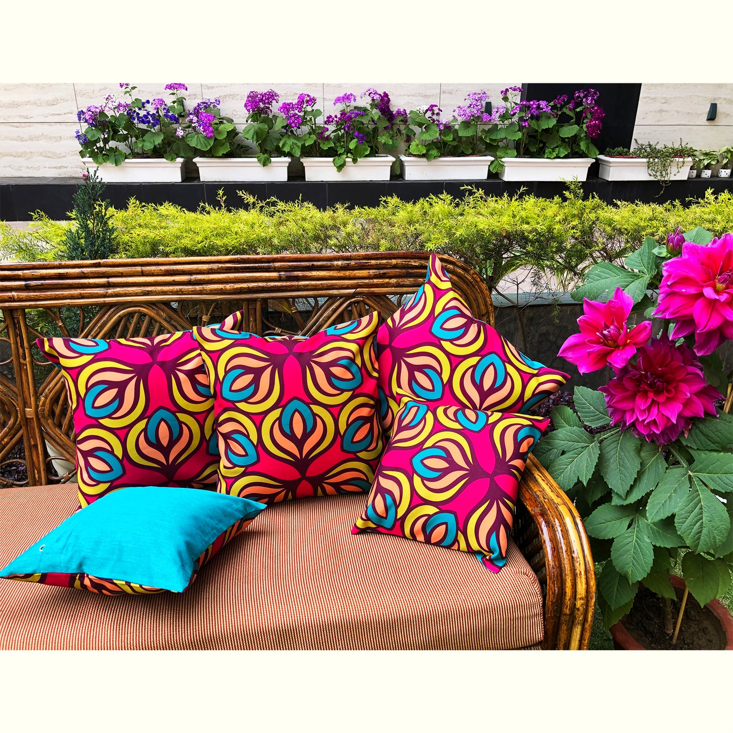 Zabarwan Tulips Cushion Cover