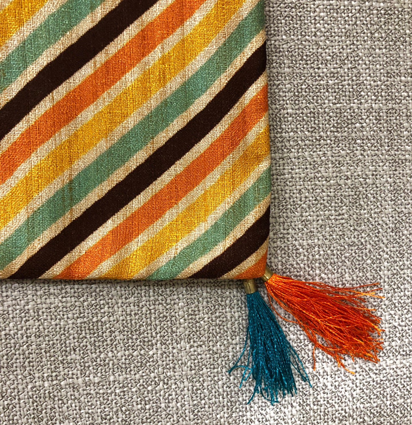 cushion-covers-printed-for-sofa-set-online