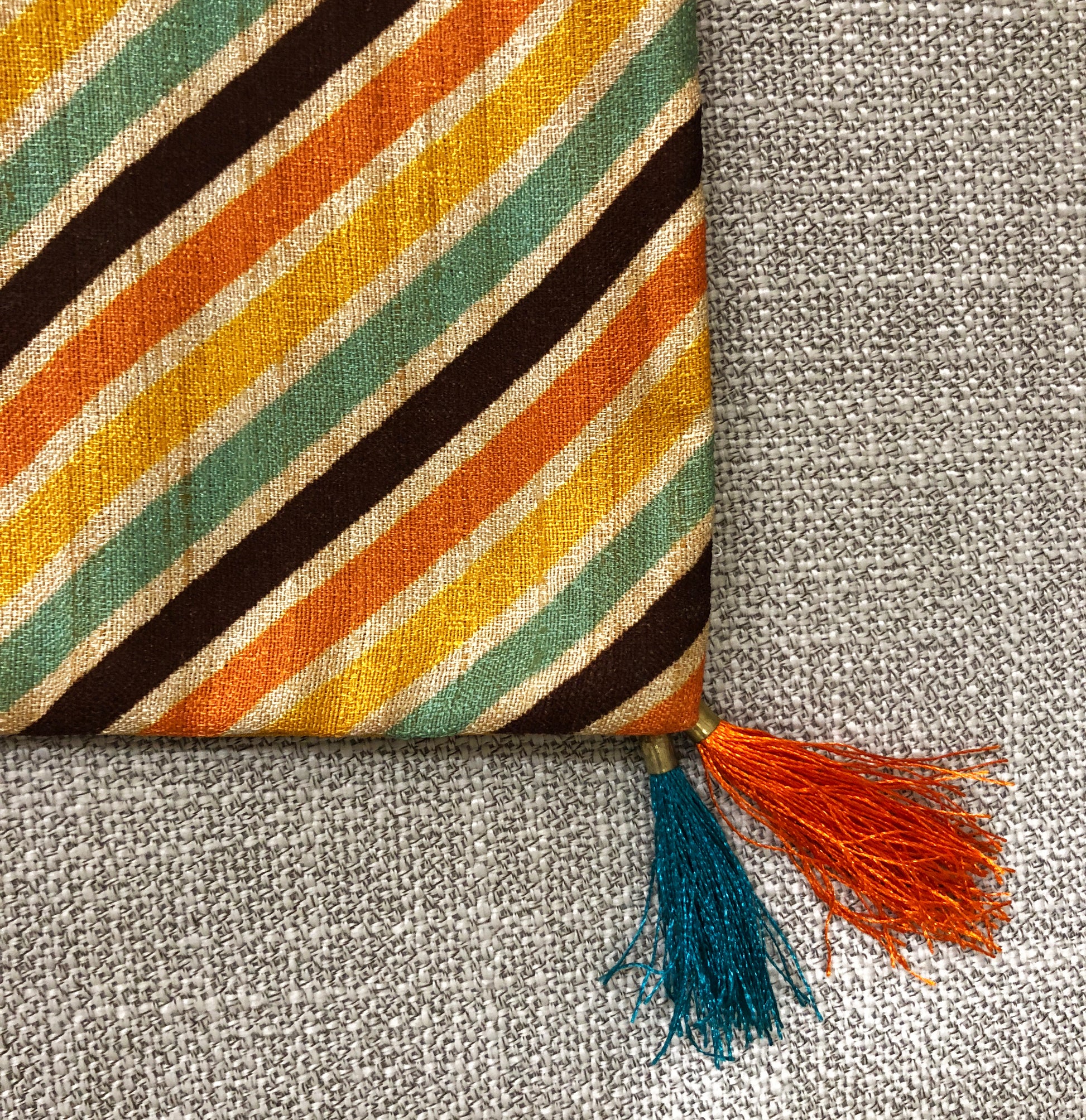 cushion-covers-printed-for-sofa-set-online