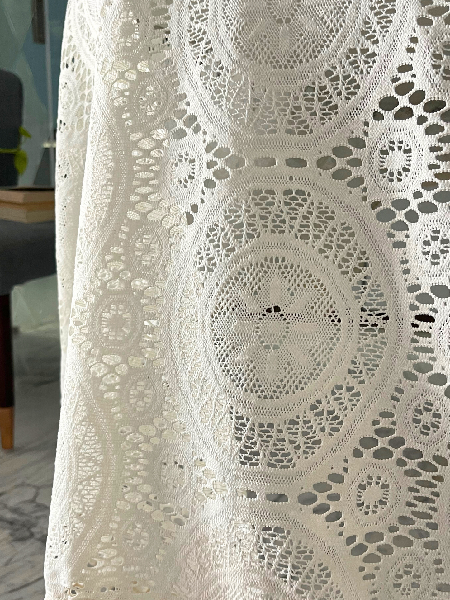 white circle design table cover in net and lace