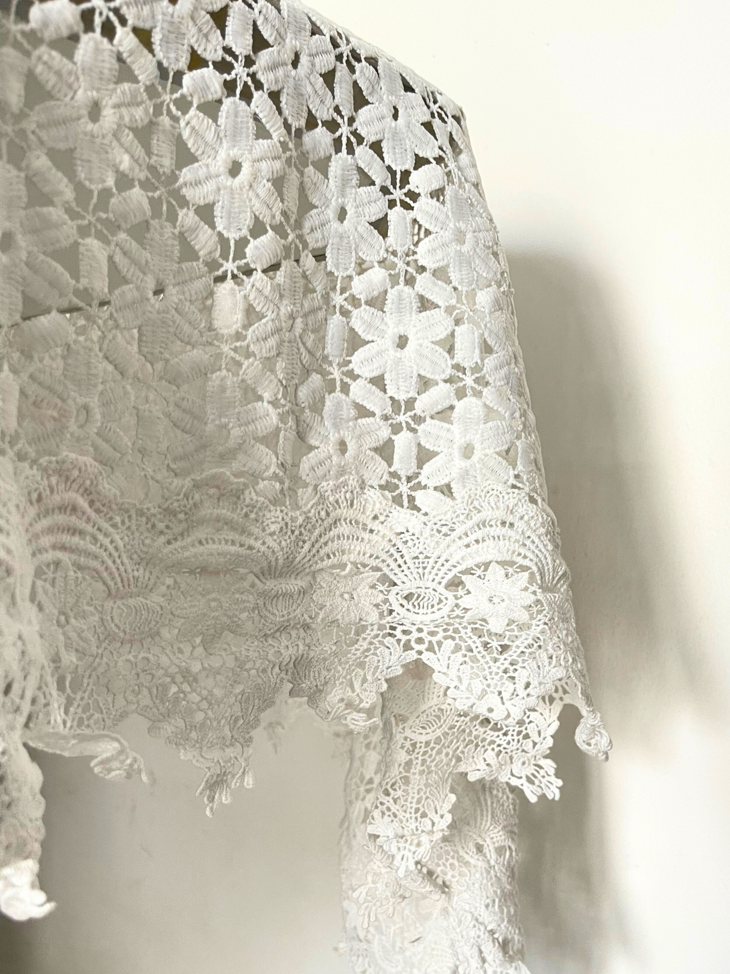 Periwinkle White Net & Lace Table Cloth