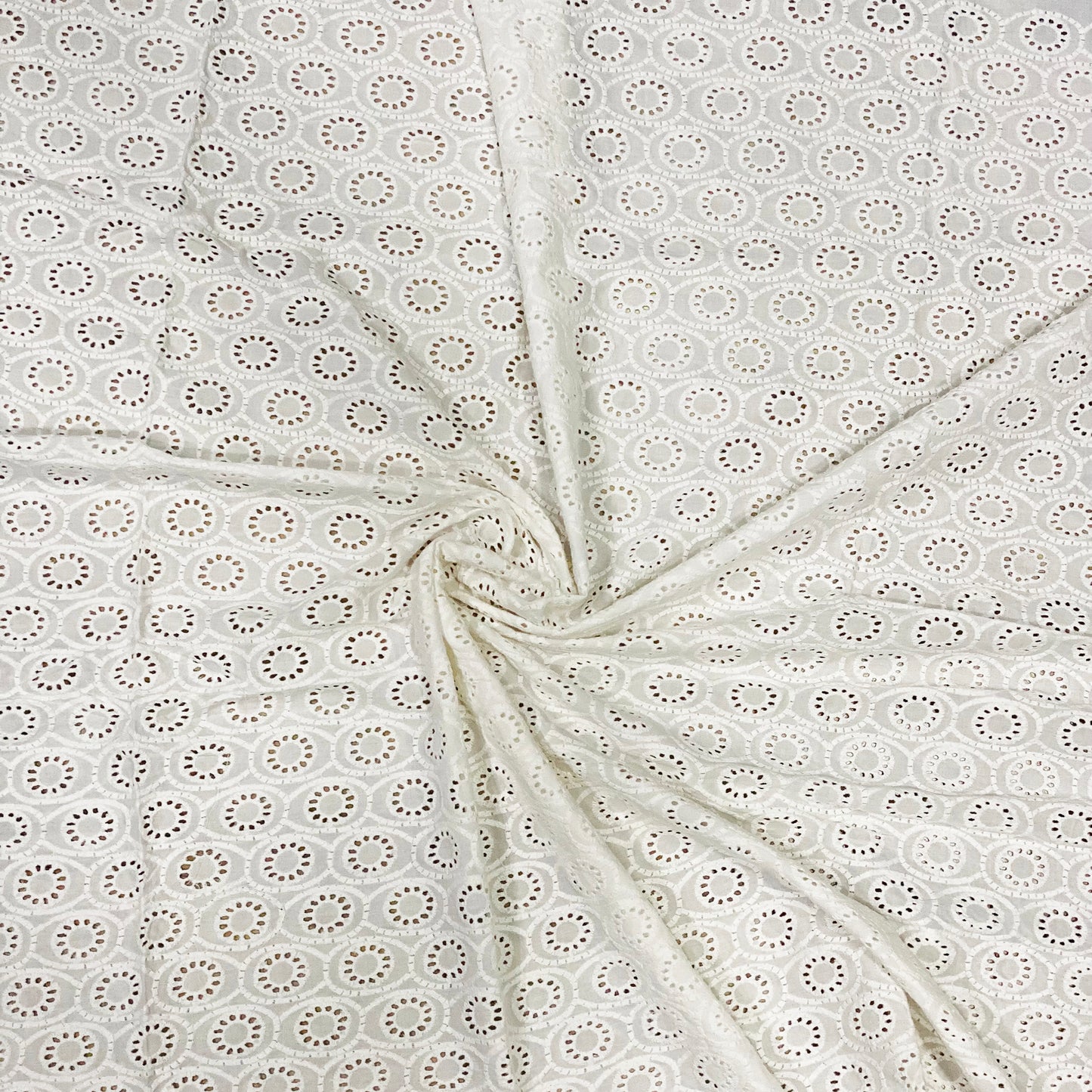 schiffli-hakoba-floral-design-white-fabric