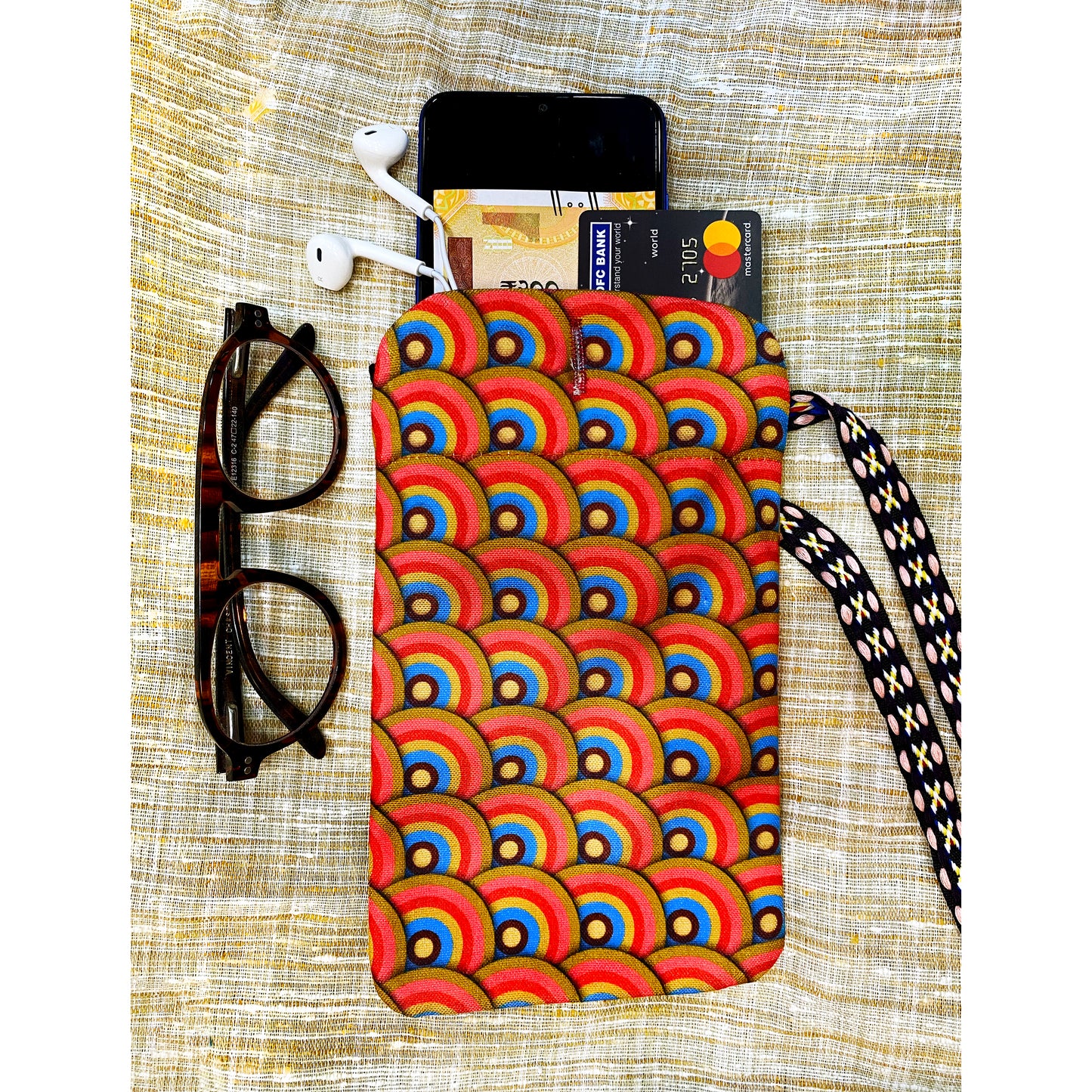 pouch-with-sling-for-mobile-phone