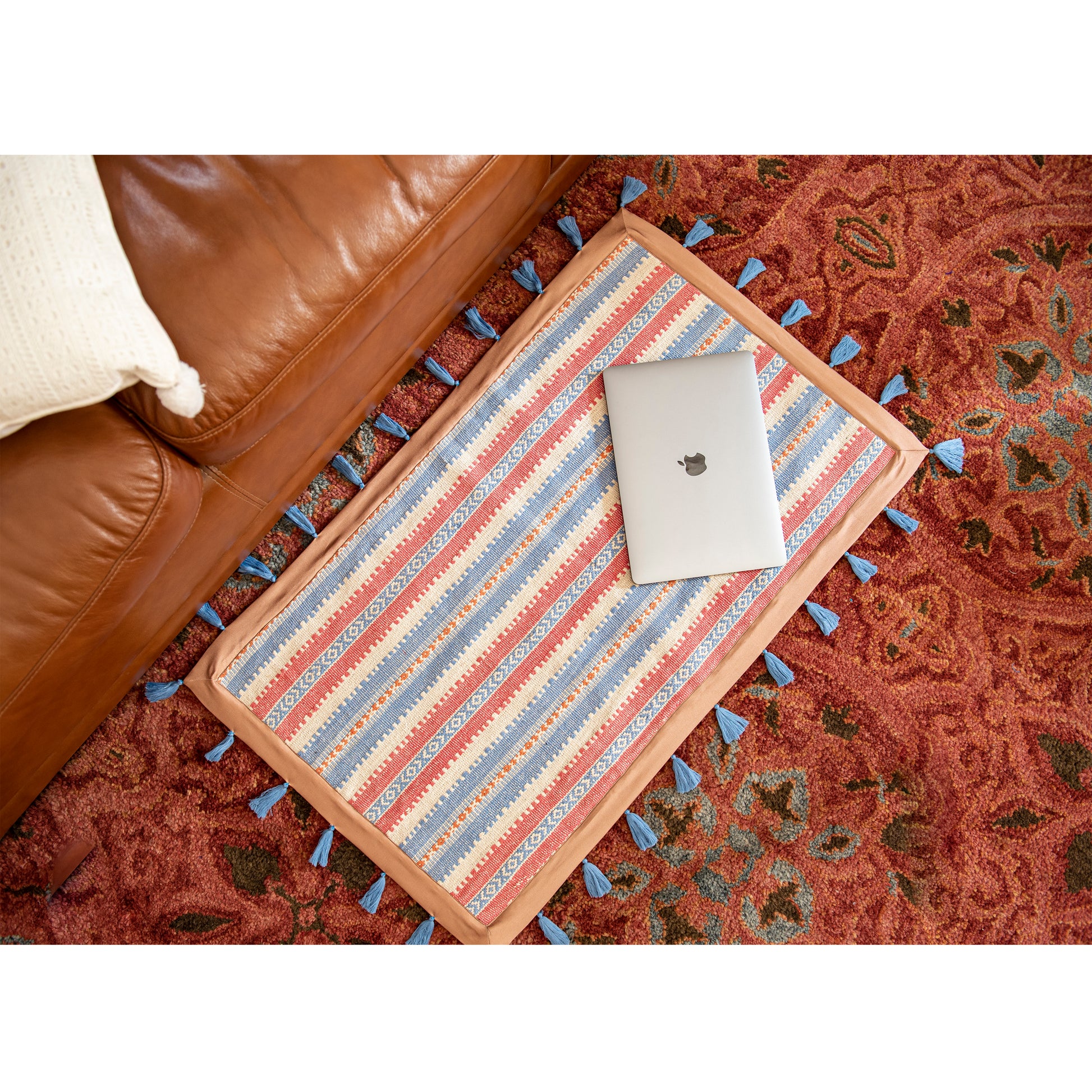 washable-rug-with-tassels